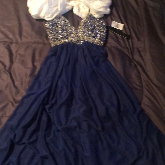 Prom dress - Picture 1 of 2